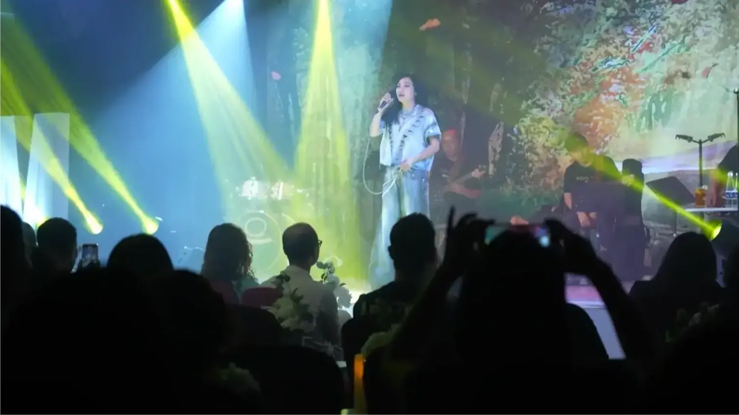 Phương Thanh thăng hoa trong đêm nhạc 'Giã từ dĩ vãng'